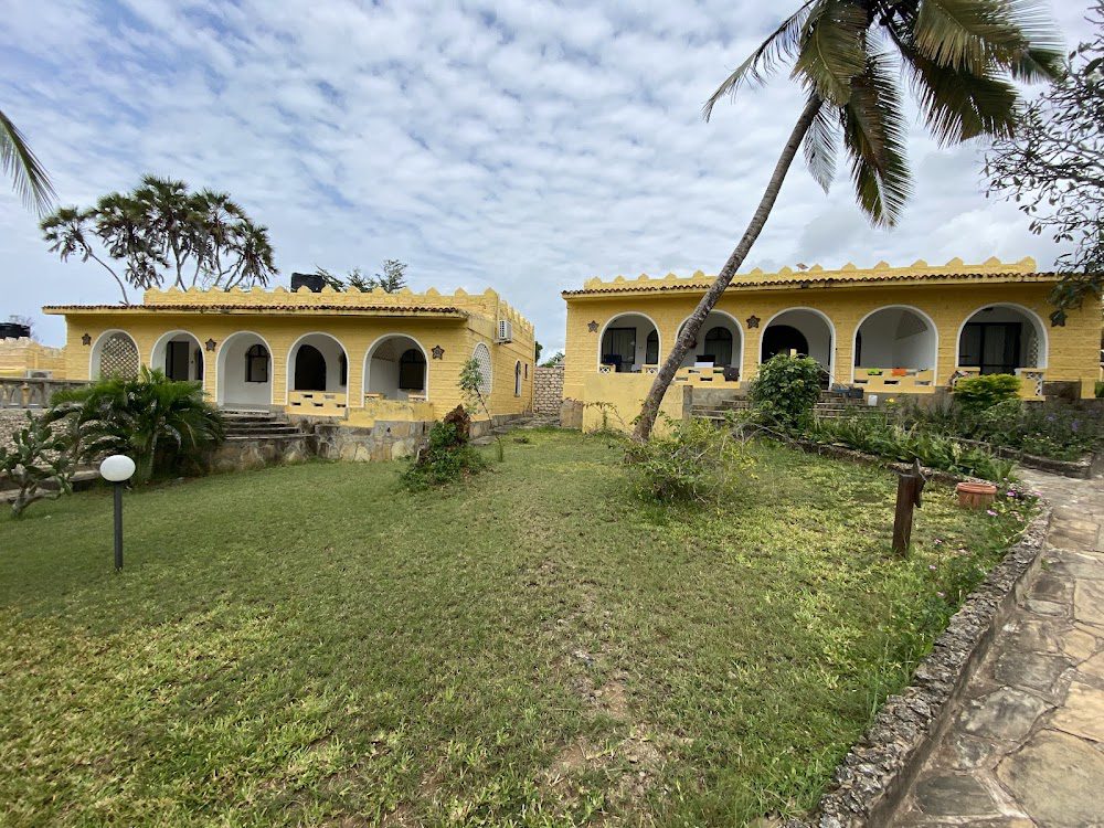 Coconut Beach Lodge